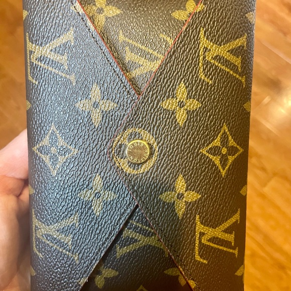 Louis Vuitton Medium Kirigami Wallet ♥️OPEN TO OFFERS♥️ - Picture 2 of 5